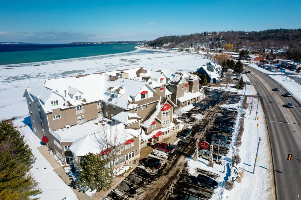 Cherry Tree Inn & Suites Traverse City Exterior foto